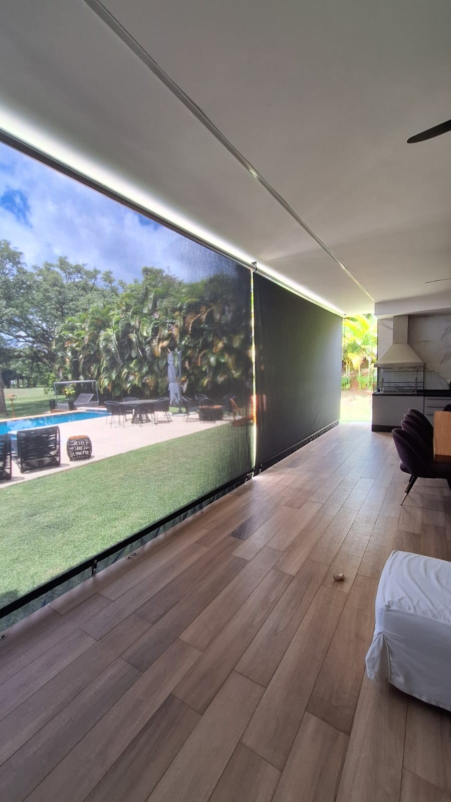Cortina externa tipo blackout para privacidade — Itupeva